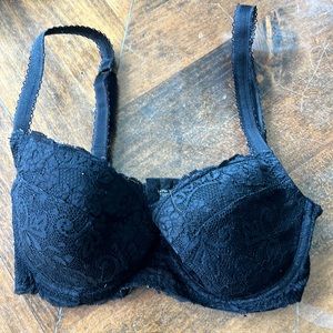 Size 32 e le Mystere black lace bra
